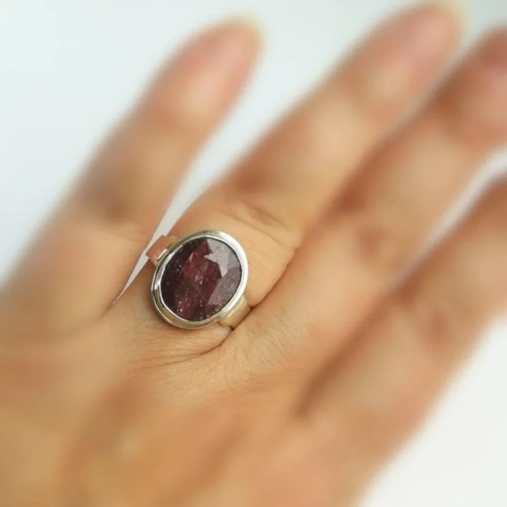 Corundum Ruby gemstone Signet ring in sterling silver - Picture 2 of 8